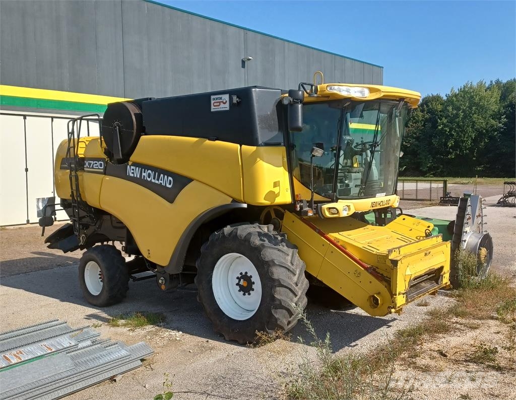 New Holland MIETITREBBIA CX 720 Kombajny zbożowe