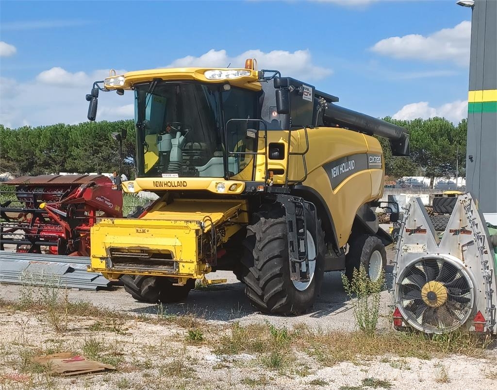 New Holland MIETITREBBIA CX 720 Kombajny zbożowe