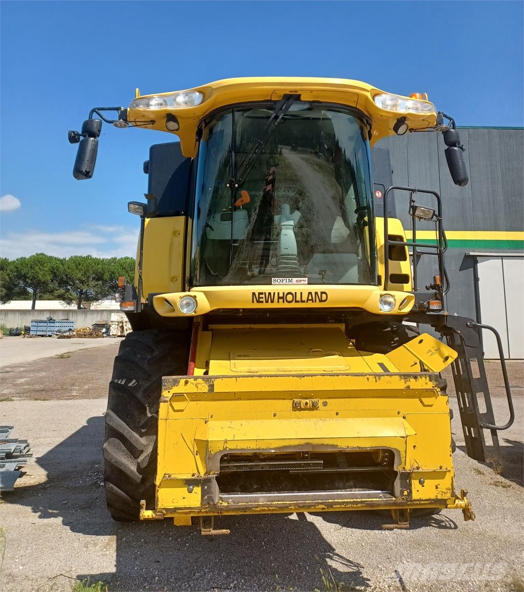 New Holland MIETITREBBIA CX 720 Kombajny zbożowe
