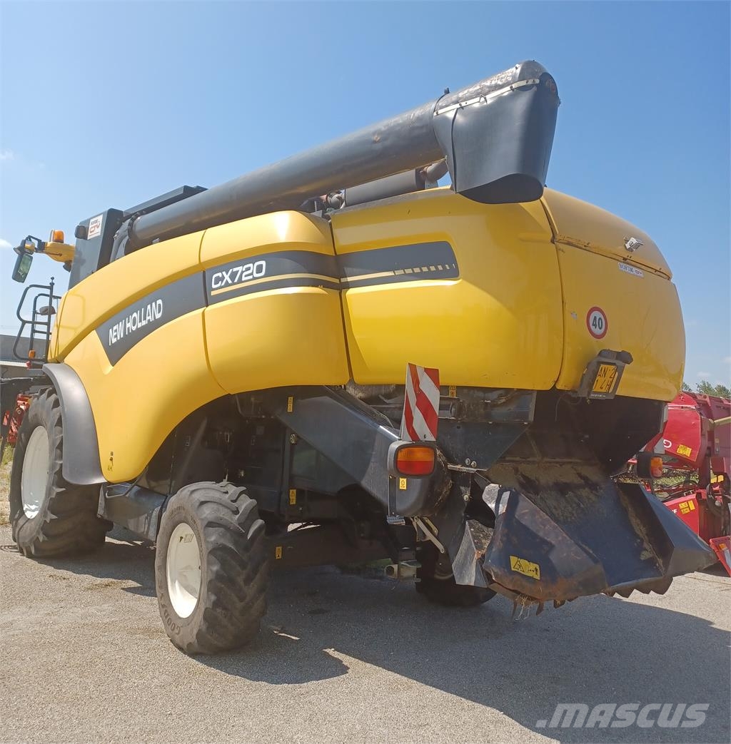New Holland MIETITREBBIA CX 720 Kombajny zbożowe
