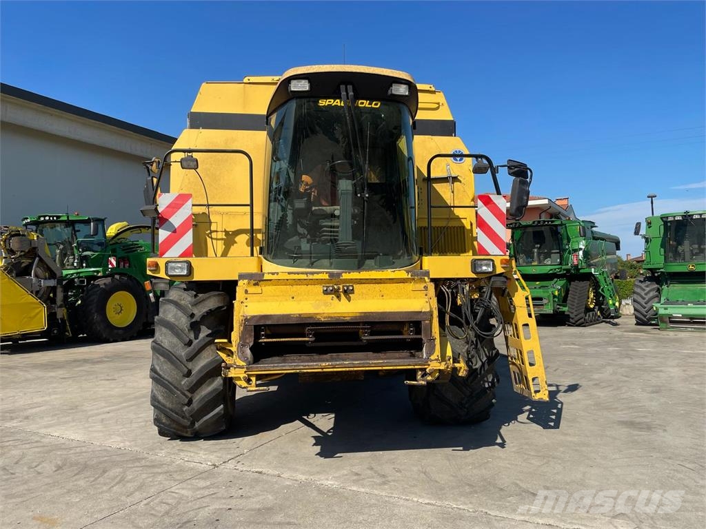 New Holland MIETITREBBIA TF 78 Skördetröskor