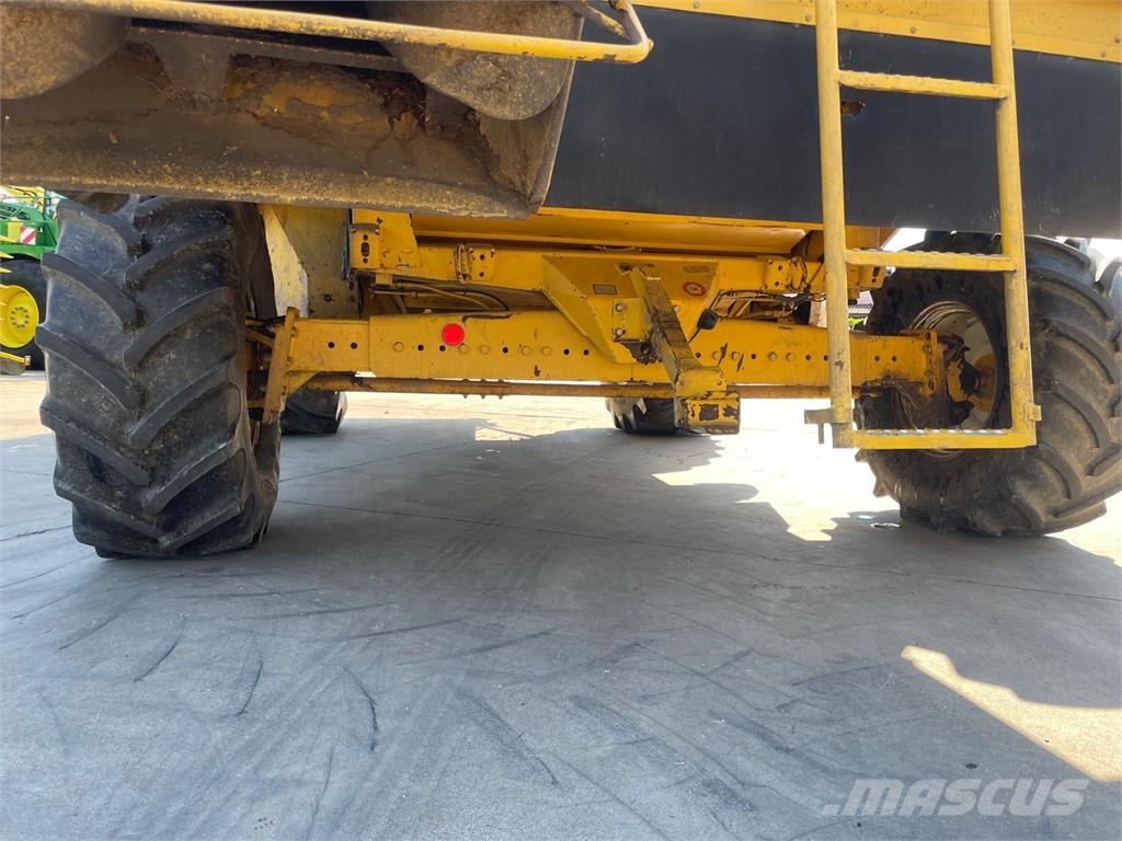 New Holland MIETITREBBIA TF 78 Skördetröskor