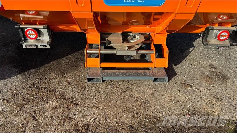 Aldo Annovi AA SPG/P 240 2500 liter Розсіювачі солі та піску