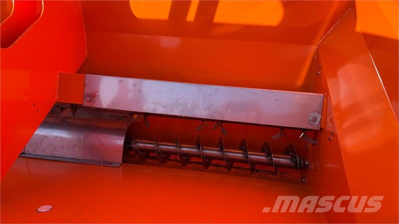 Aldo Annovi AA SPG/P 240 2500 liter Розсіювачі солі та піску