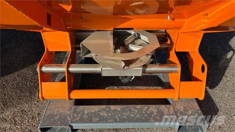 Aldo Annovi AA SPG/P 240 2500 liter Розсіювачі солі та піску