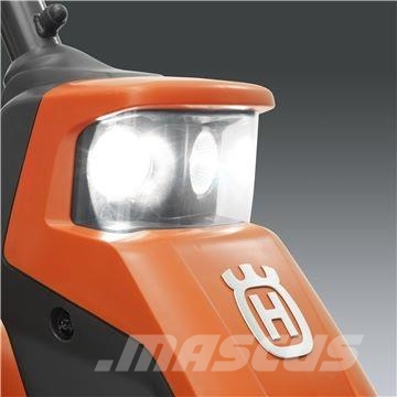 Husqvarna R 216T AWD inkl. 103 cm klippebord Trattorini tagliaerba