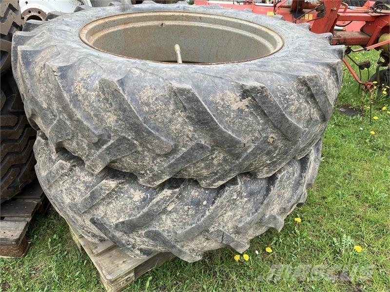 Molcon 16.9x38 5 armet bred Riepas, riteņi un diski