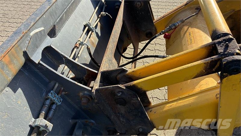 New Holland LB110 Backhoe loaders