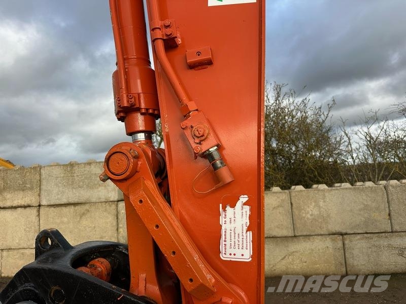 Hitachi ZX130 Roomikekskavaatorid