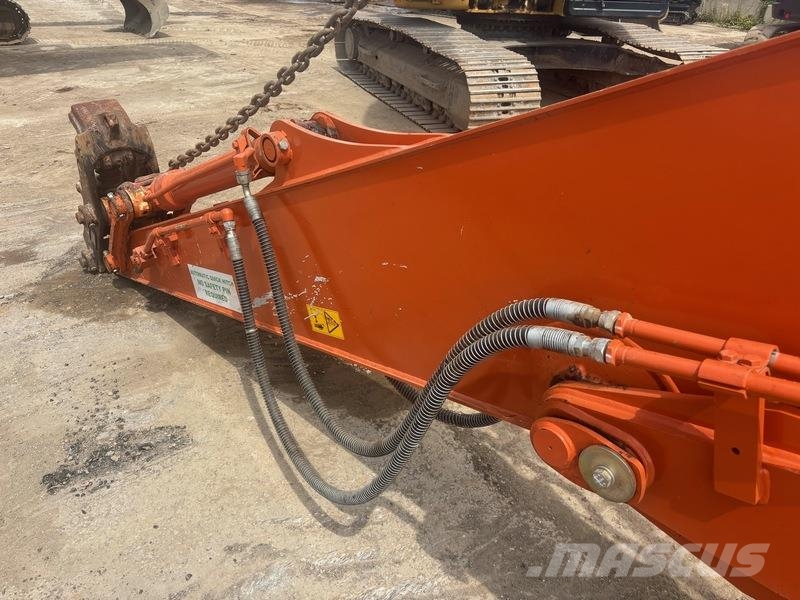 Hitachi ZX130 Kāpurķēžu ekskavatori