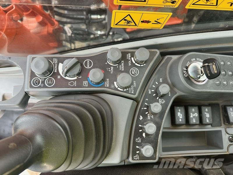 Hitachi ZX130LCN-7 Lánctalpas kotrók