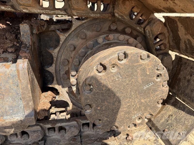 Hitachi ZX210LC-6 حفارات زحافة