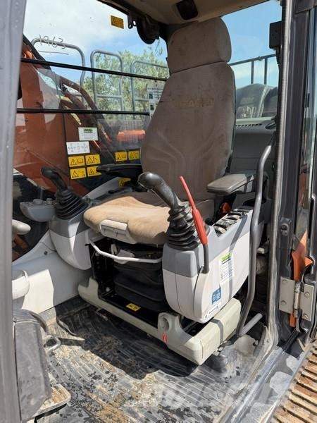 Hitachi ZX210LC-6 حفارات زحافة