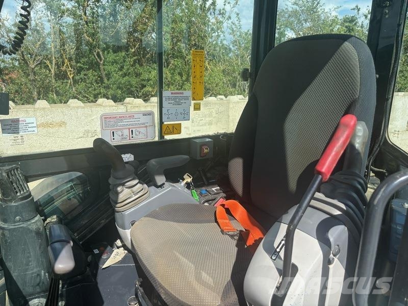 Hitachi ZX26U-6 CR Міні-екскаватори < 7т