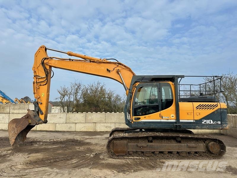 Hyundai R210 Гусеничні екскаватори