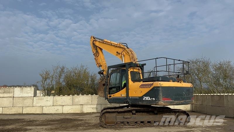 Hyundai R210 Гусеничні екскаватори