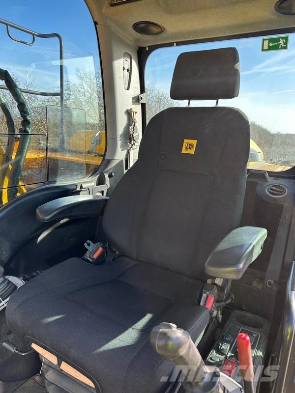 JCB JS180 حفارات زحافة