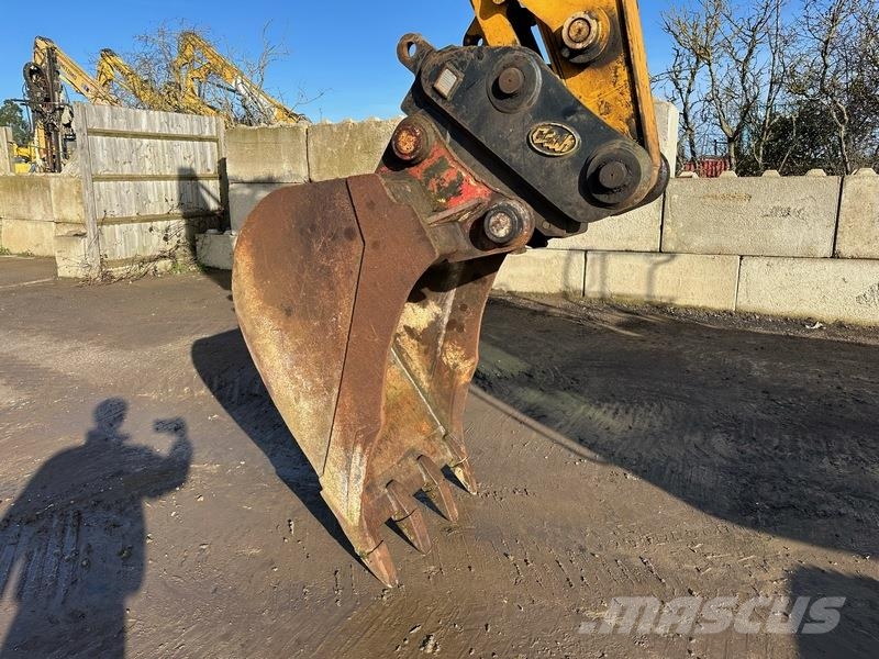JCB JS180 حفارات زحافة