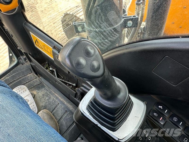 JCB JS220 LC Kāpurķēžu ekskavatori