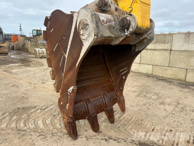 Komatsu PC490LC-11 Bandgrävare