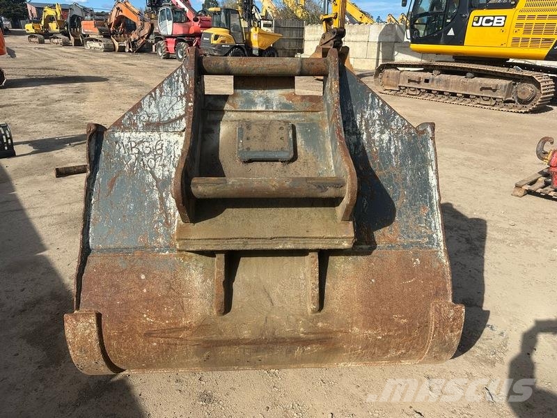 Lehnhoff SQ 80V LSC Quick Hitch With Digging Bucket Buckets
