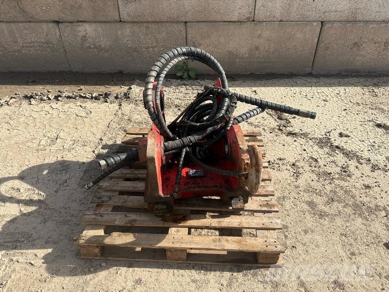 Lehnhoff SQ 80V LSC Quick Hitch With Digging Bucket Buckets