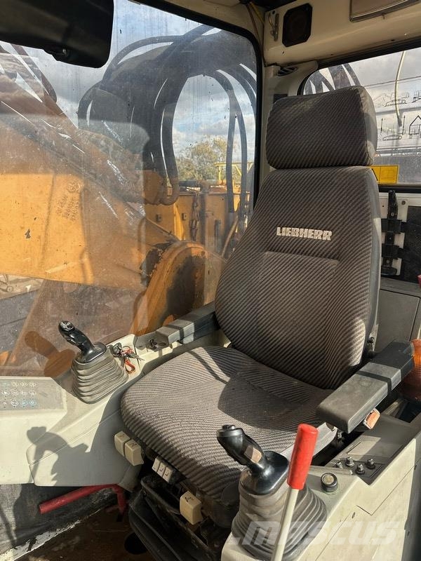 Liebherr R944 V Rivningsgrävare