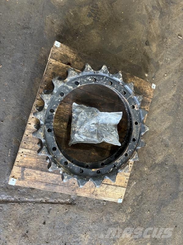  SET OF SPROCKETS TO SUIT 18-22 TON EXCAVATOR Muut koneet