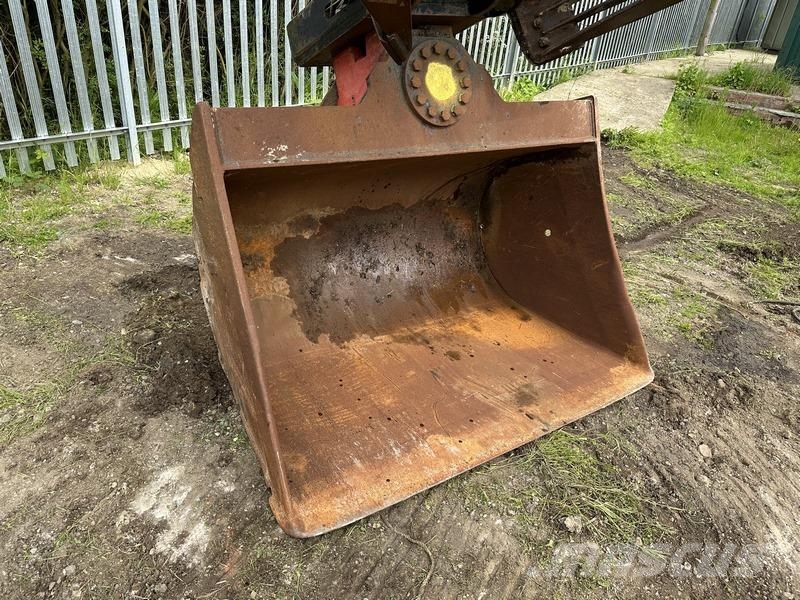 UM 6ft Hydraulic Tilt Bucket Schaufeln