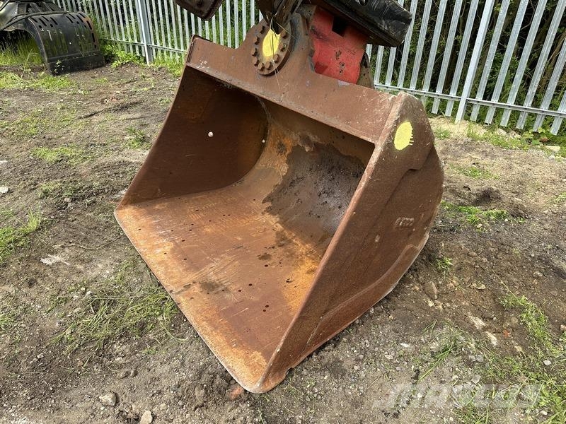 UM 6ft Hydraulic Tilt Bucket Schaufeln