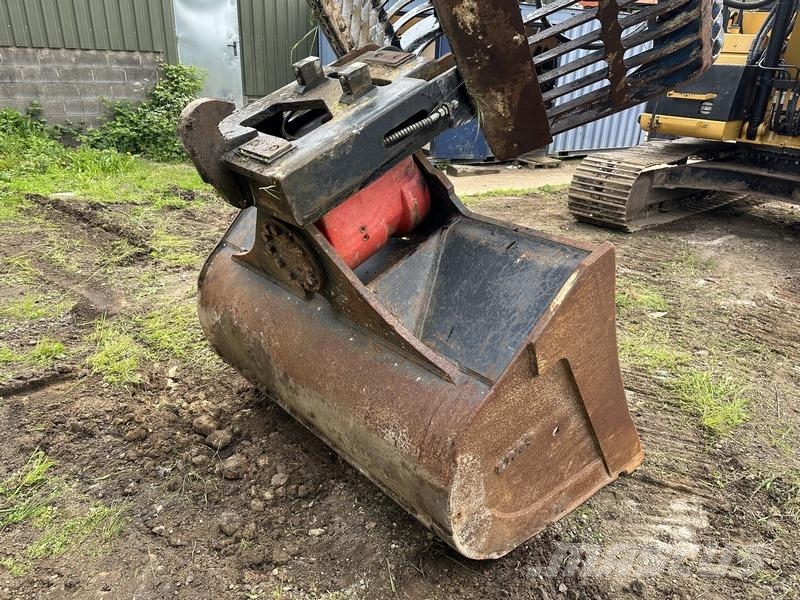 UM 6ft Hydraulic Tilt Bucket Schaufeln