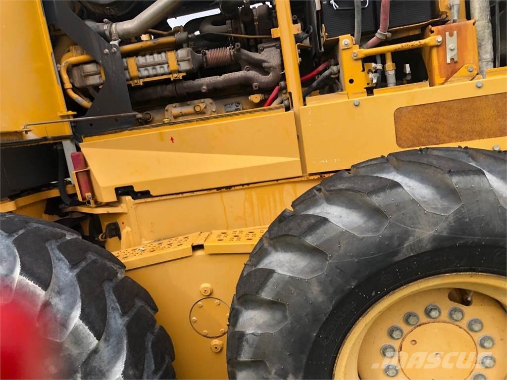 John Deere 670 GP MOTOR GRADER شاحنات أخرى