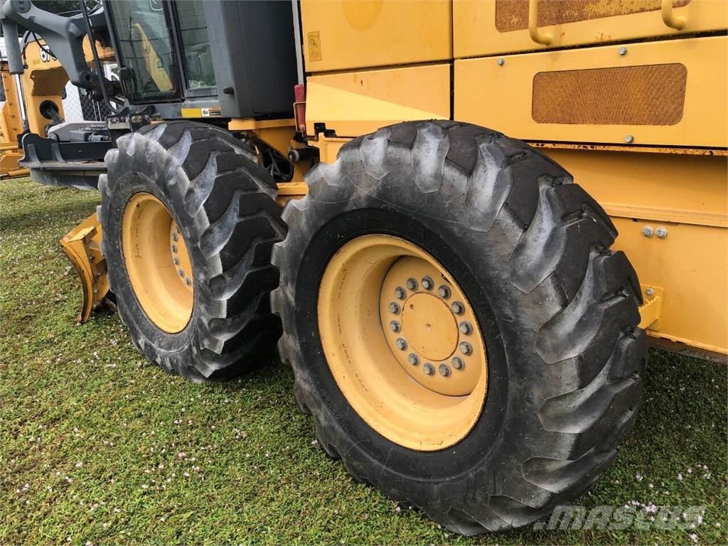 John Deere 670 GP MOTOR GRADER شاحنات أخرى