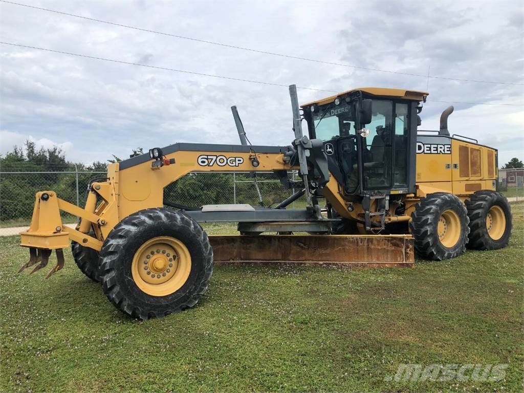 John Deere 670 GP MOTOR GRADER شاحنات أخرى