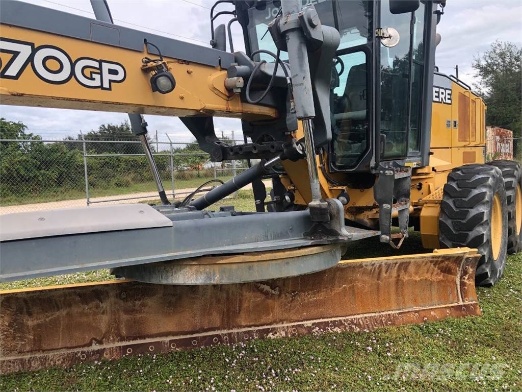 John Deere 670 GP MOTOR GRADER شاحنات أخرى