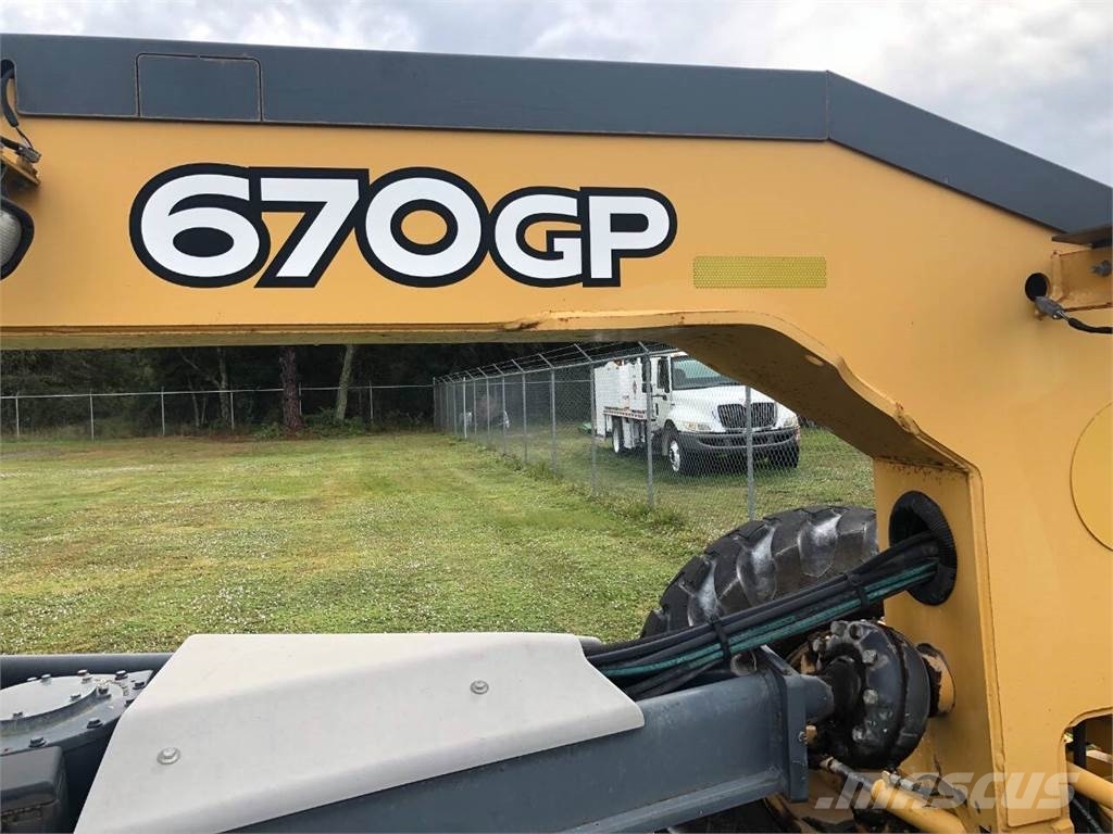 John Deere 670 GP MOTOR GRADER شاحنات أخرى
