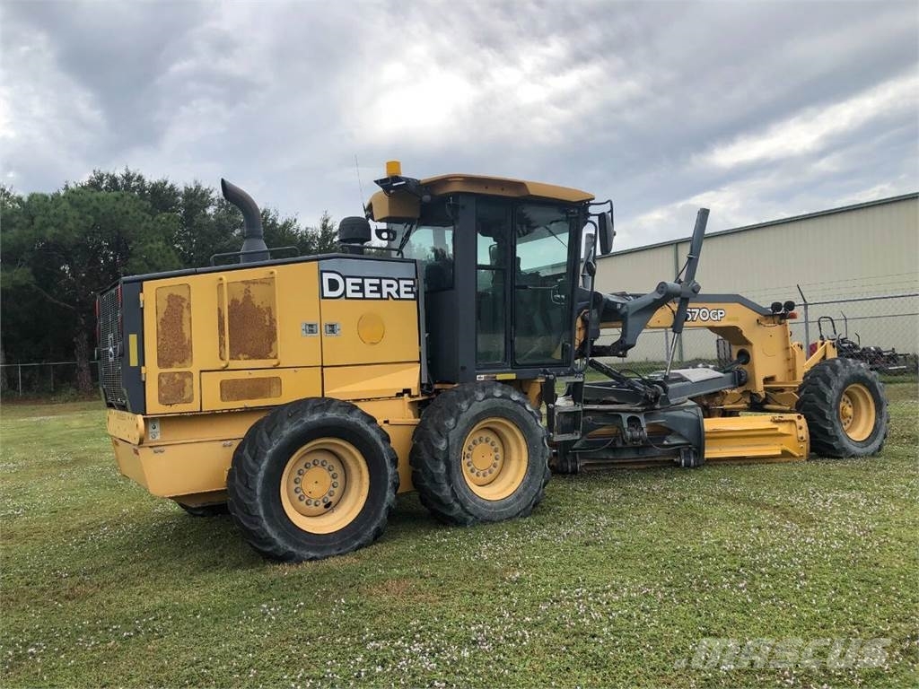 John Deere 670 GP MOTOR GRADER شاحنات أخرى