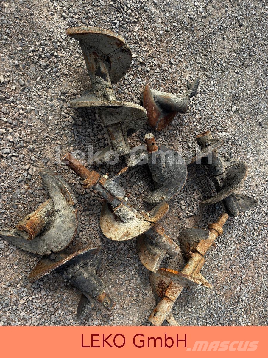 CAT 132 Asphalt pavers