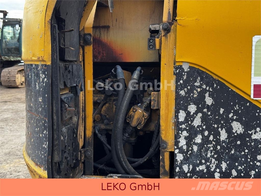 CAT 311C Mit Zwei Löffeln Rupsgraafmachines