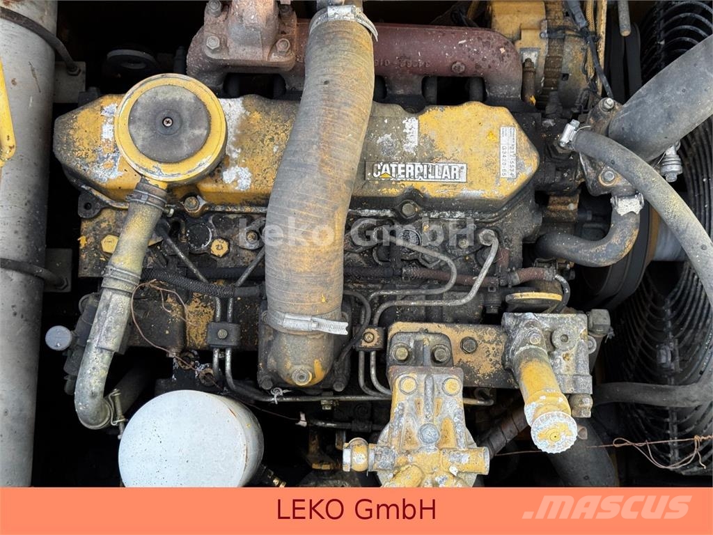 CAT 311C Mit Zwei Löffeln Rupsgraafmachines