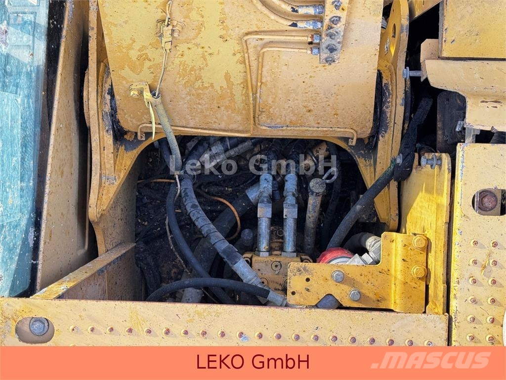 CAT 311C Mit Zwei Löffeln Rupsgraafmachines