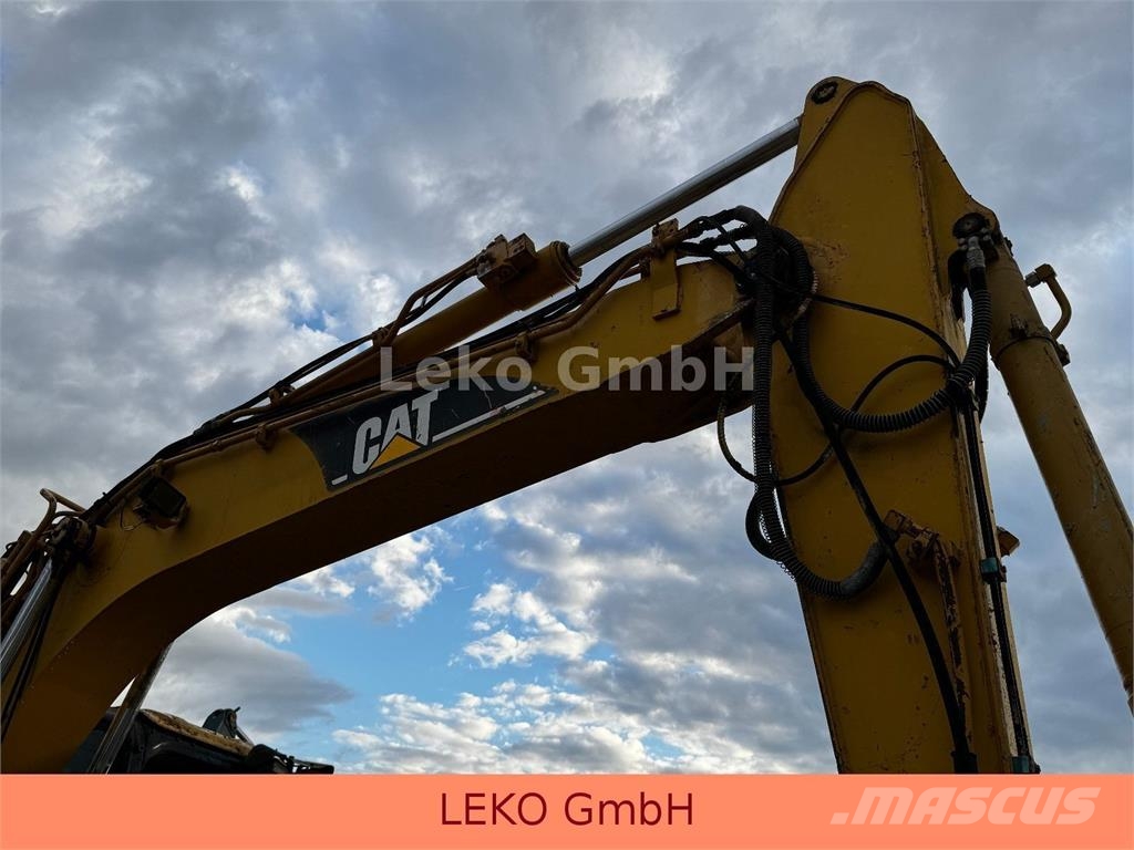 CAT 311C Mit Zwei Löffeln Rupsgraafmachines