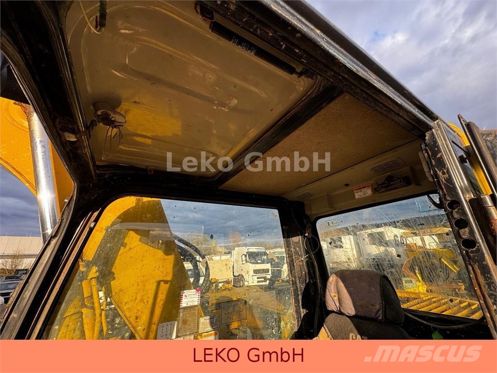 CAT 311C Mit Zwei Löffeln Rupsgraafmachines