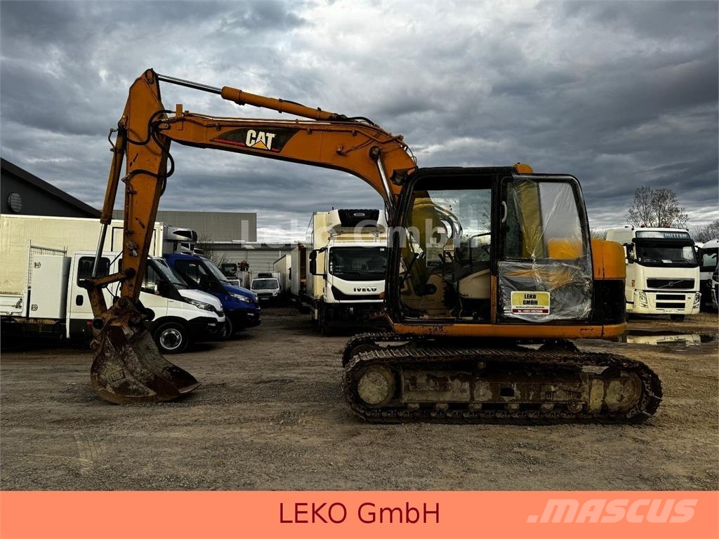 CAT 311C Mit Zwei Löffeln Rupsgraafmachines