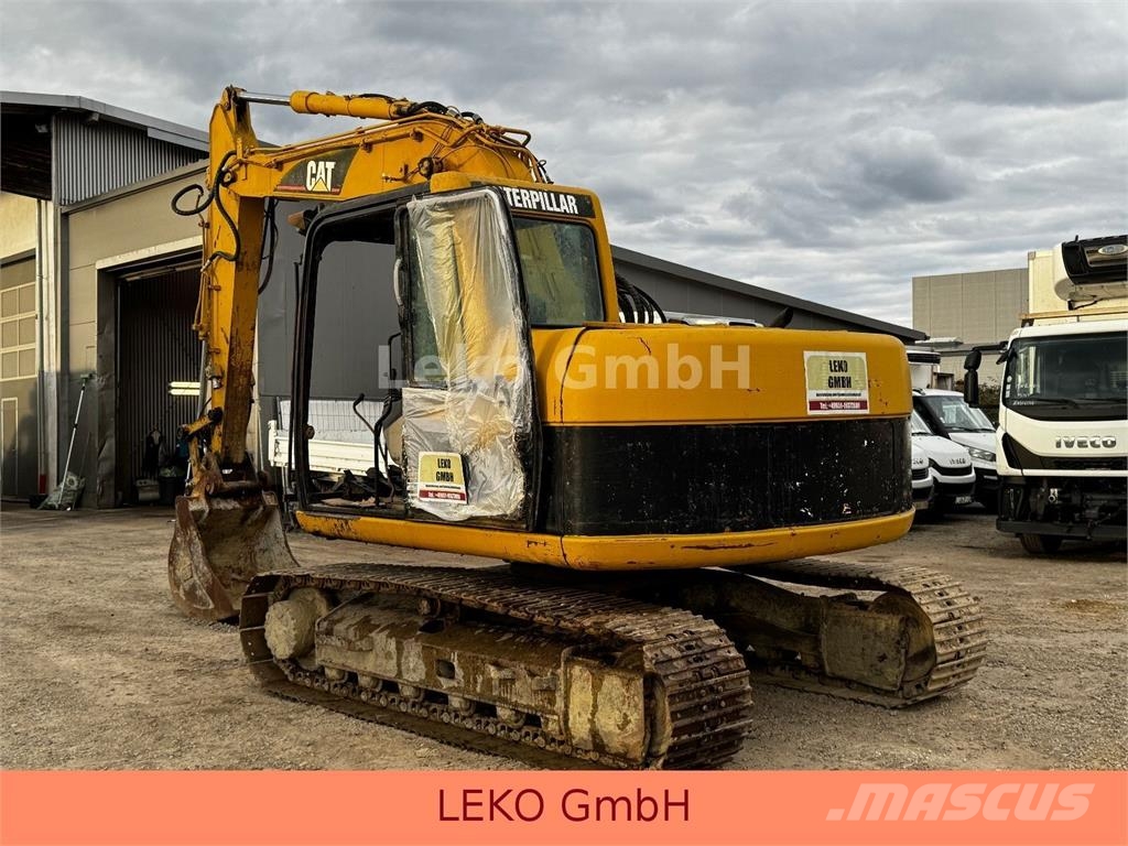 CAT 311C Mit Zwei Löffeln Rupsgraafmachines