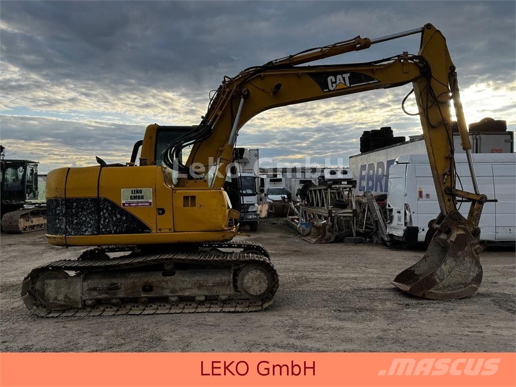 CAT 311C Mit Zwei Löffeln Rupsgraafmachines