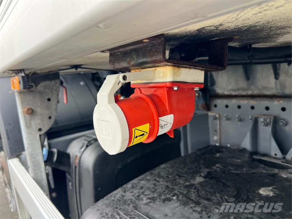 DAF CF 370 Temperature controlled trucks