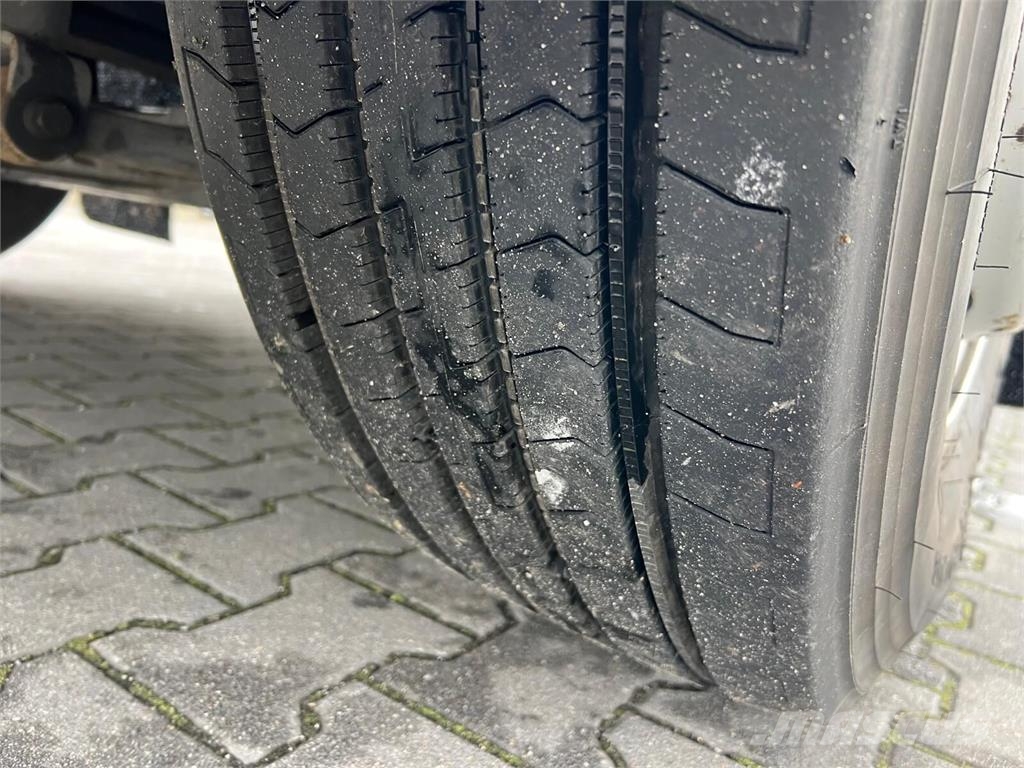 DAF CF 370 Temperature controlled trucks