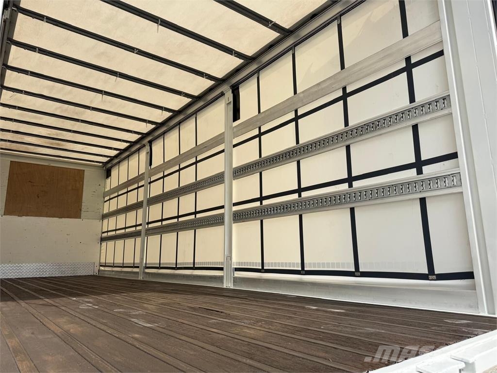 DAF CF 65 220 Curtainsider trucks