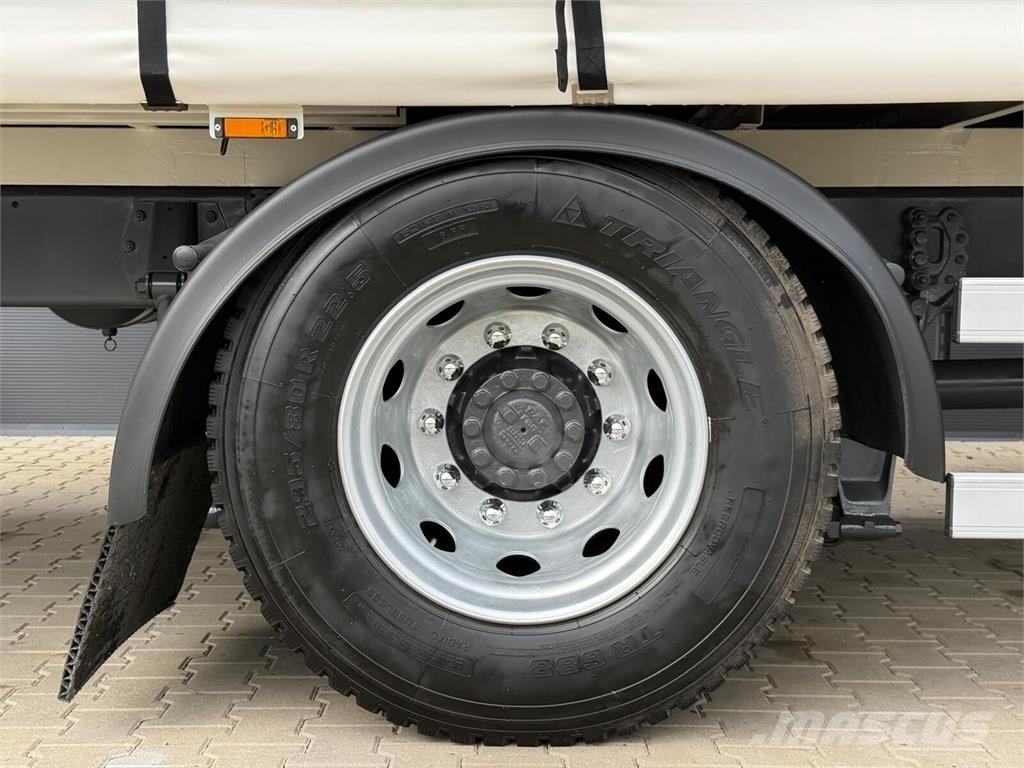 DAF CF 65 220 Curtainsider trucks